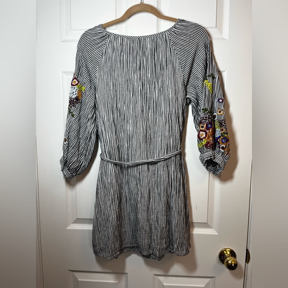 FEATHER AND BONE ANTHROPOLOGIE Striped Dress Floral Embroidery Sz Small Petite - Picture 2 of 10